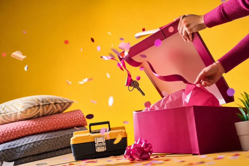 Regalo casa nuova per una coppia: 8 idee utili
