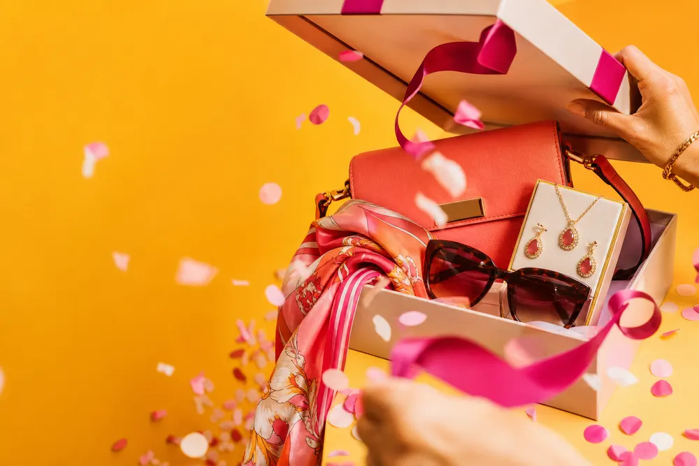 Regali di moda per la festa della donna: 7 accessori