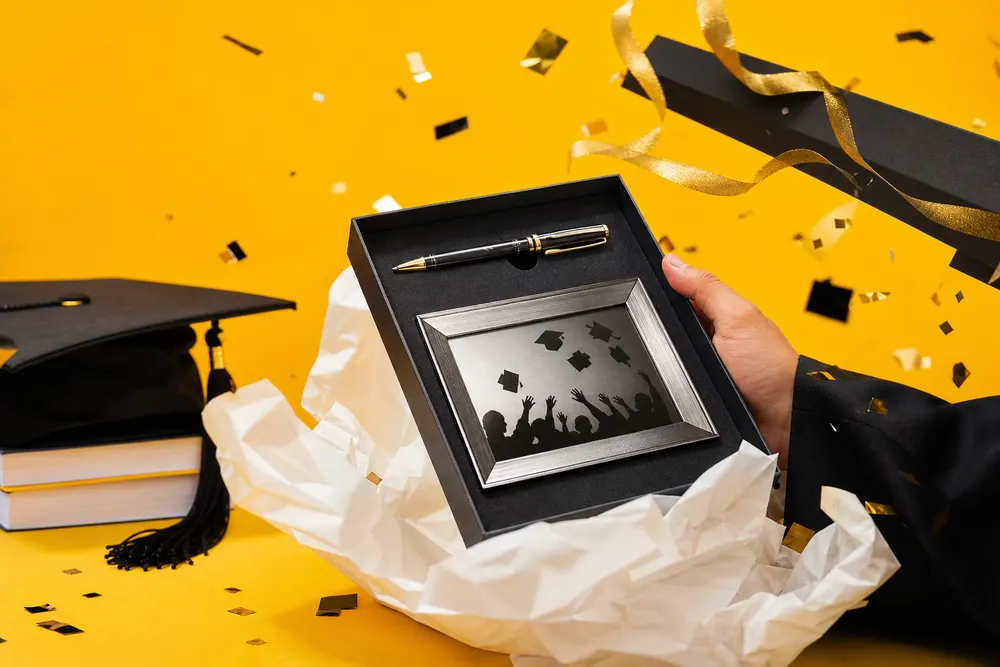 Regalo di laurea personalizzato: 8 idee con nome e data
