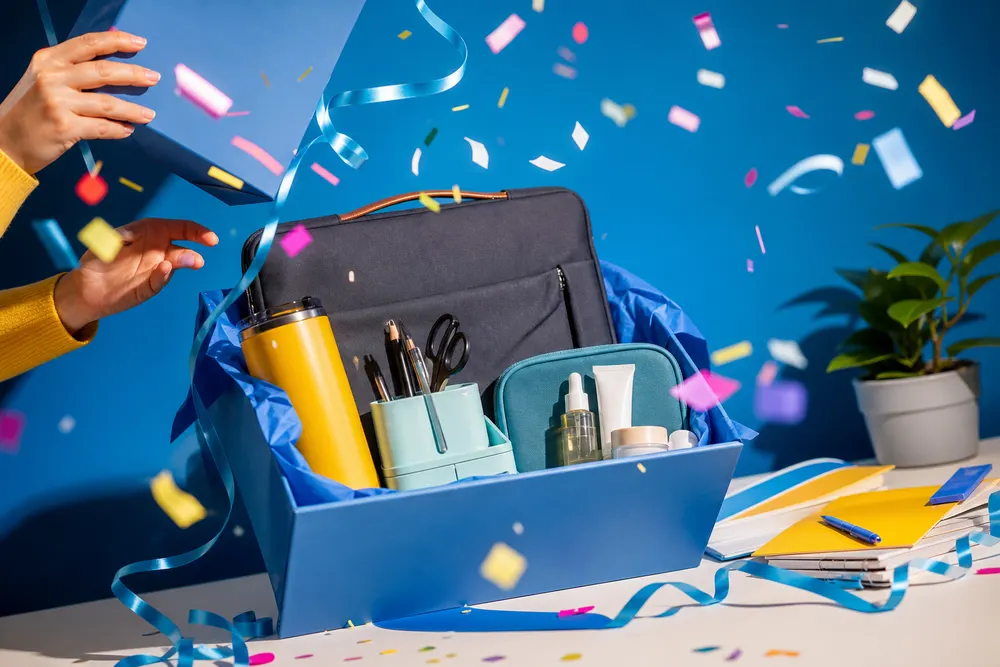 Regalo nuovo lavoro per lei: 8 idee pratiche e curate