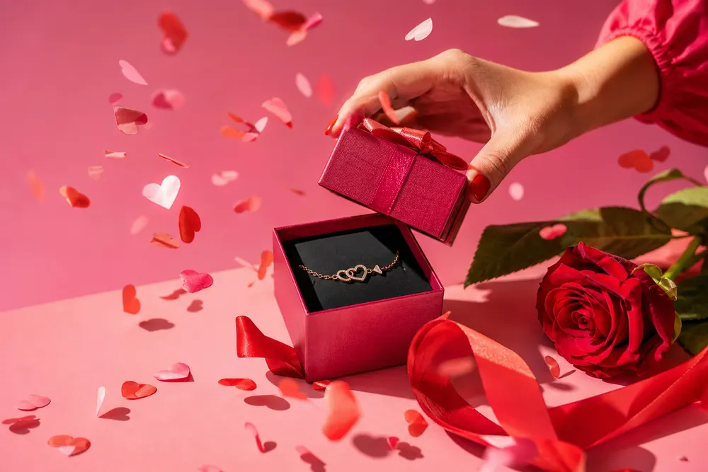 Regalo di San Valentino per lei: 8 idee per stupirla